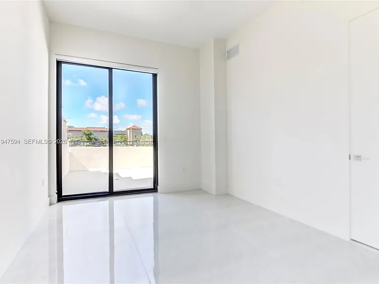 301 Altara Ave — Photo 9