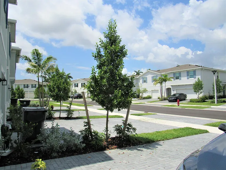 4332 Pond Lily Ln — Photo 35