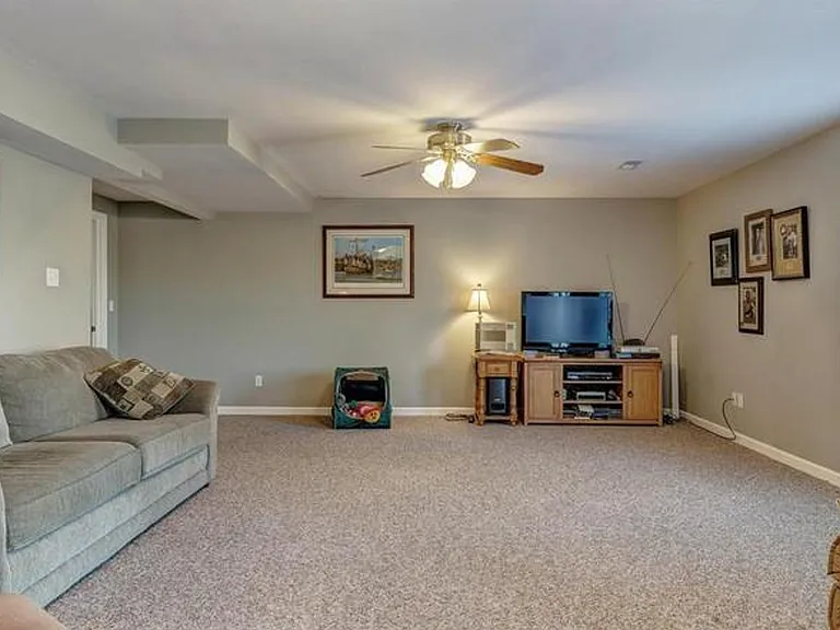 310 Royallsprings Pkwy — Photo 24