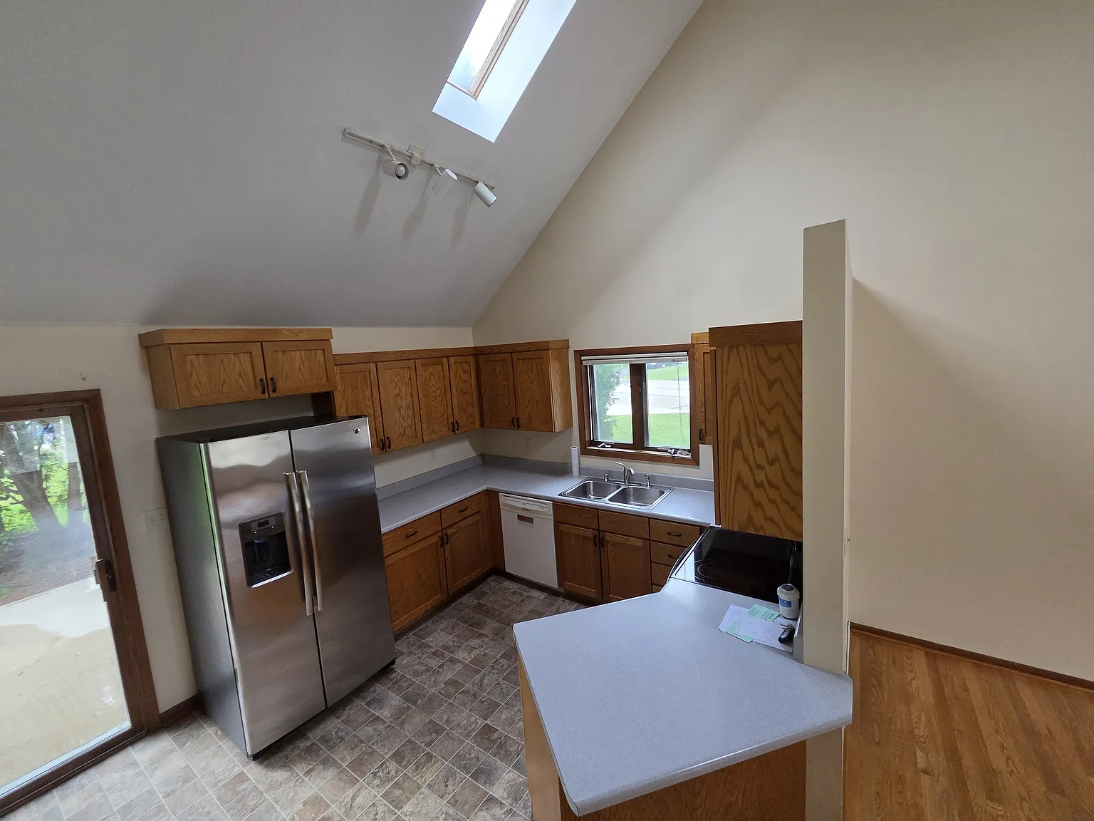 4 bed, 1600 sqft, $2,250 — Photo 3