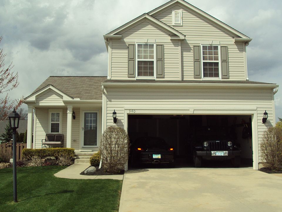 1st image of 940 Caxton Ln