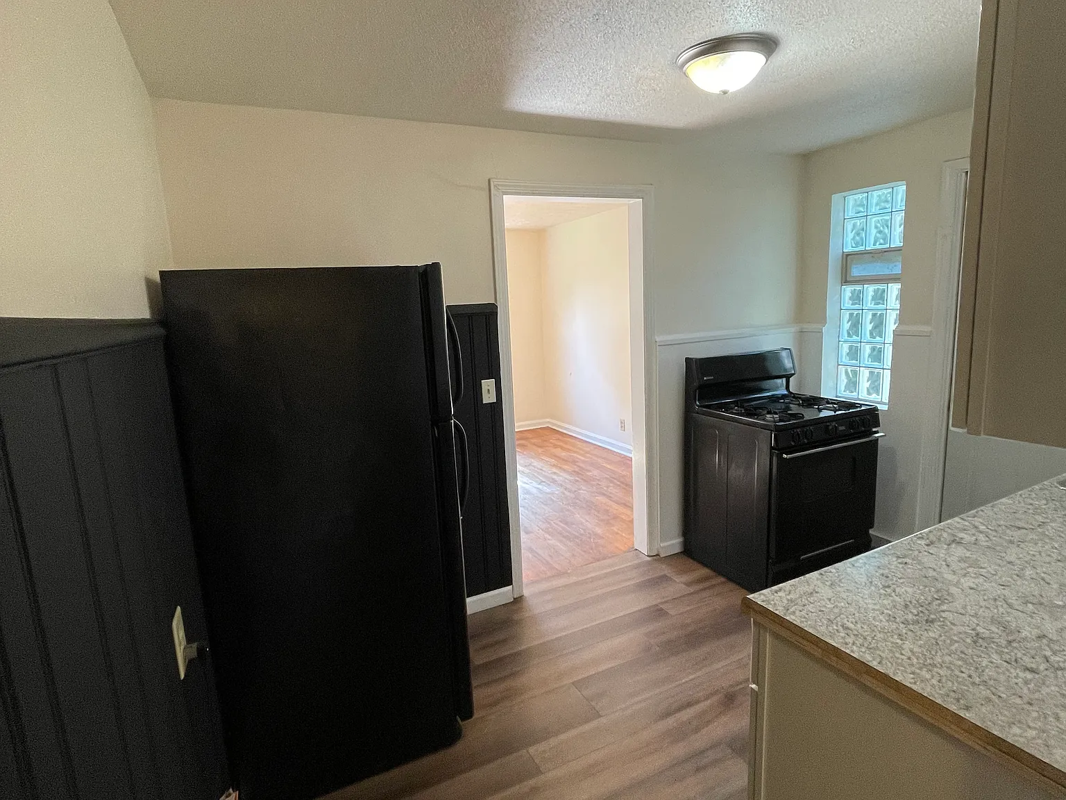 2 bed, 900 sqft, $1,350 — Photo 4