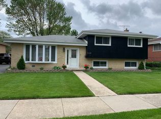 628 Gilbert Dr, Wood Dale, IL 60191