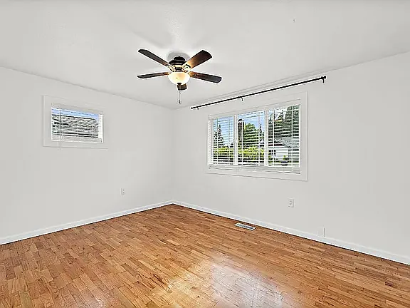 118 Violet Meadow St E — Photo 13