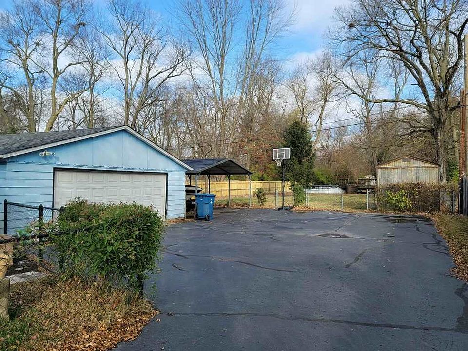 2nd image of 2702 Hulman St
