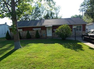 992 Eastlake Dr, Eastlake, OH 44095