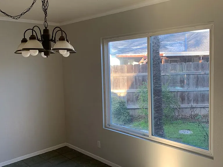 3208 Holly Ct — Photo 8