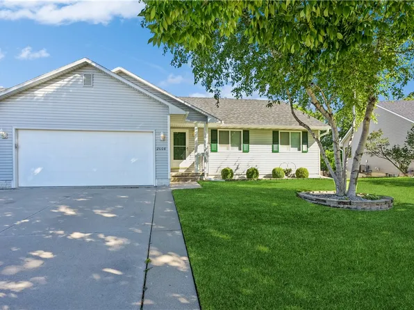 2608 Bent Ridge Ct, Des Moines, IA 50320