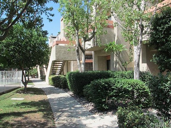 3rd image of 2601 S Broadmoor Dr APT 28