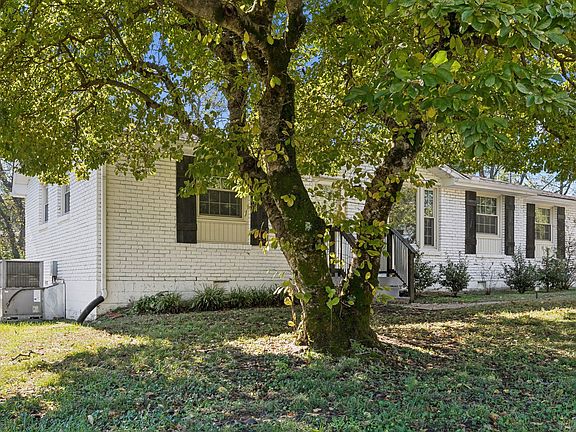 3rd image of 233 Bonnabrook Dr