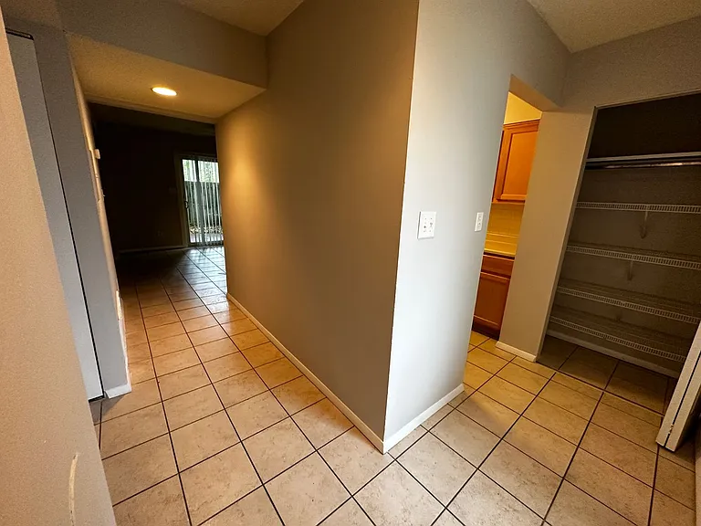 Coventry Court West Apartments — Photo 97