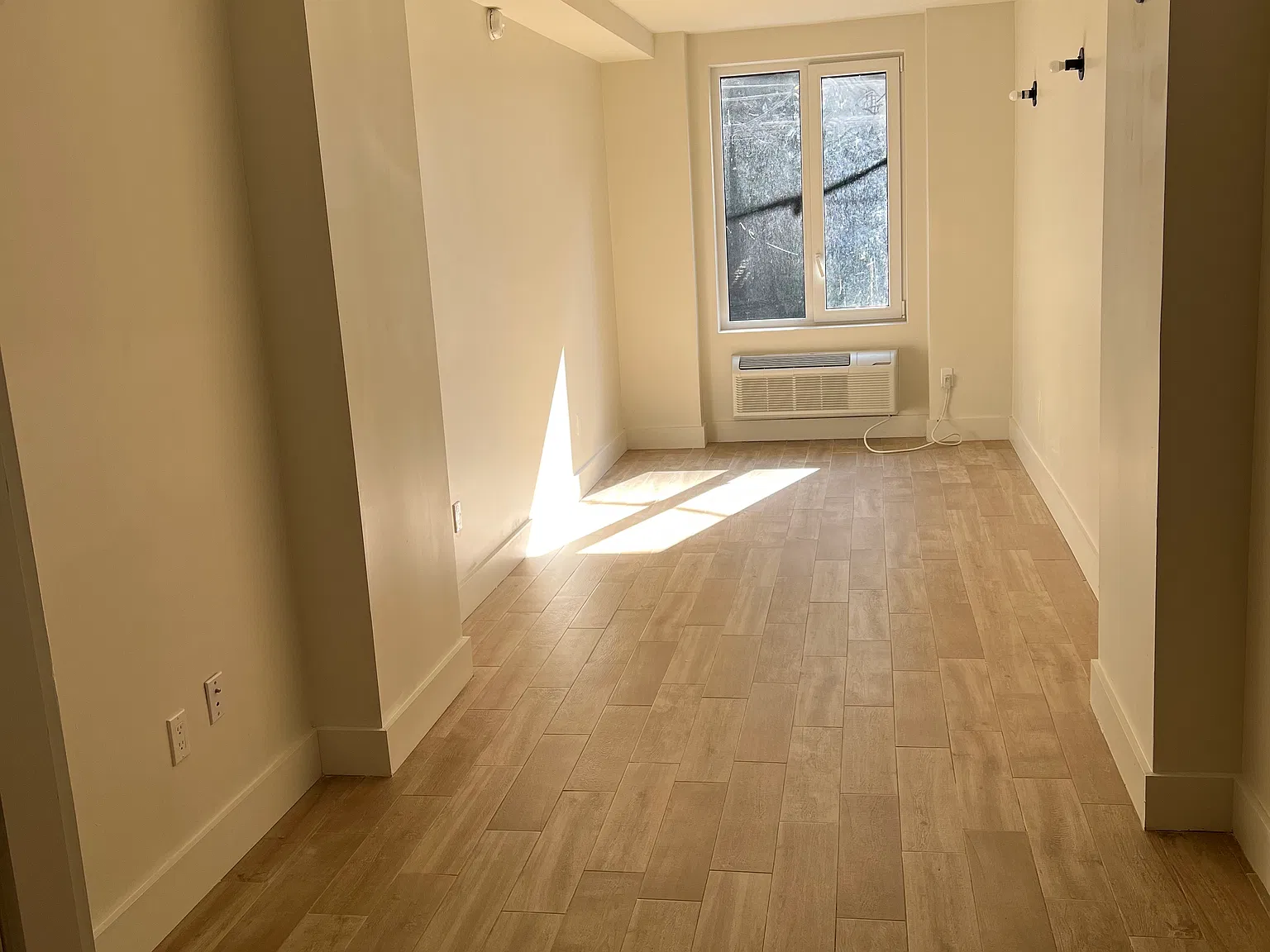 Studio, $2,493 — Photo 2