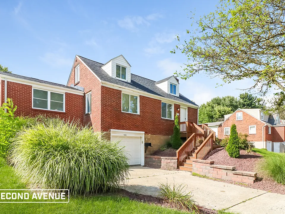 701 Crestview Dr