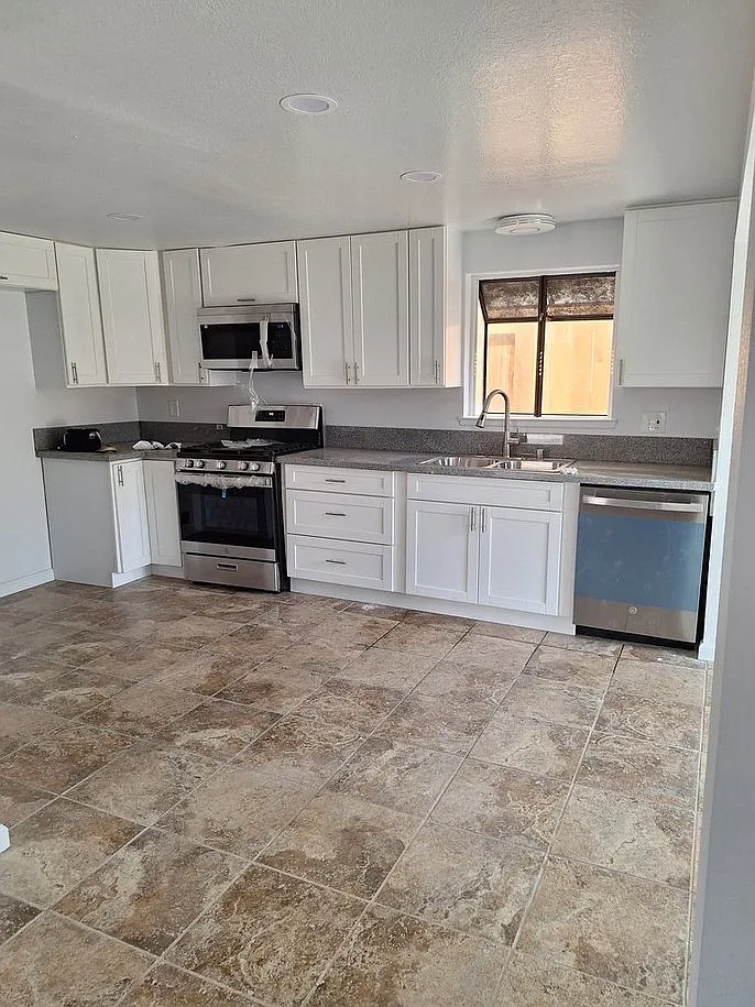3 bed, 1314 sqft, $3,400 — Photo 2