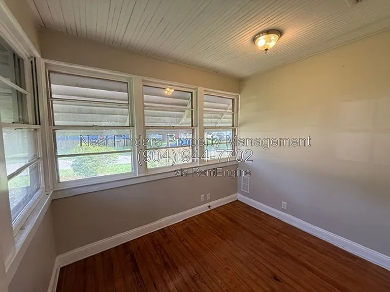 1309 Macarthur St — Photo 6