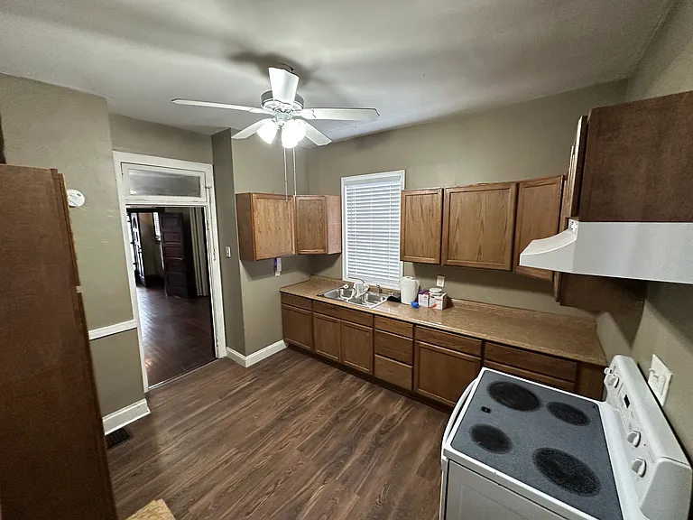 3224 Holmes St — Photo 10