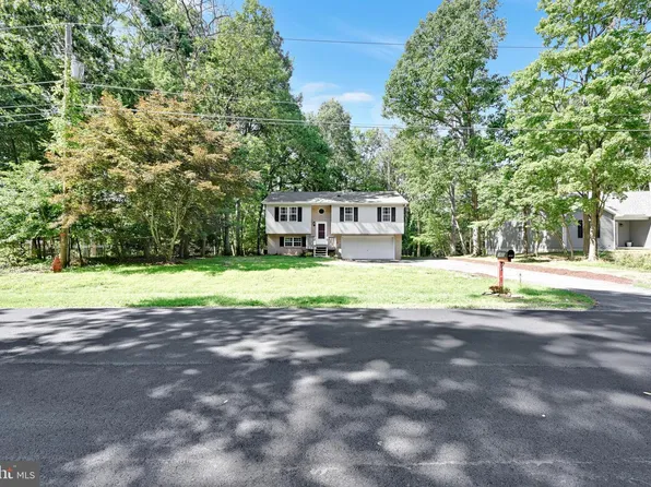 1800 Crazy Horse Dr, Auburn, PA 17922