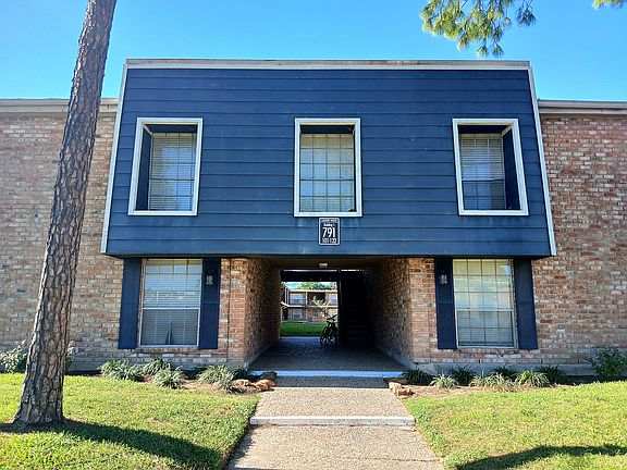3rd image of 791 Bateswood Dr APT 209