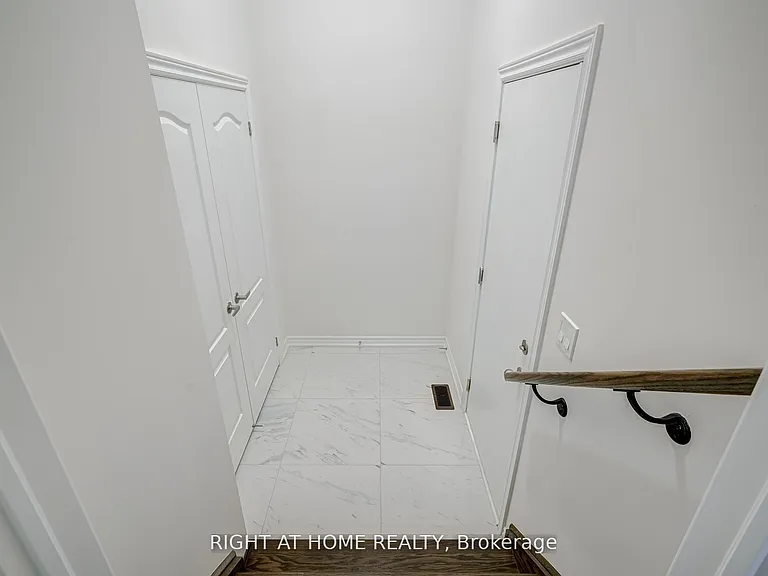 96 Connell Dr — Photo 27