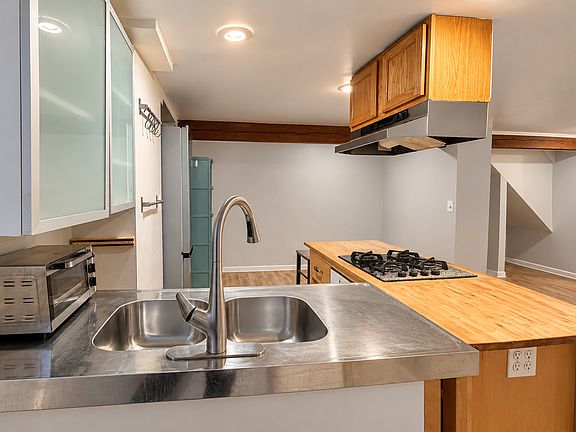 5th image of 3343 17th St NW