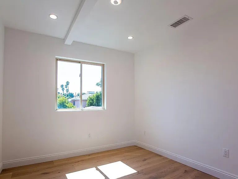652 Vernon Ave #2 — Photo 4