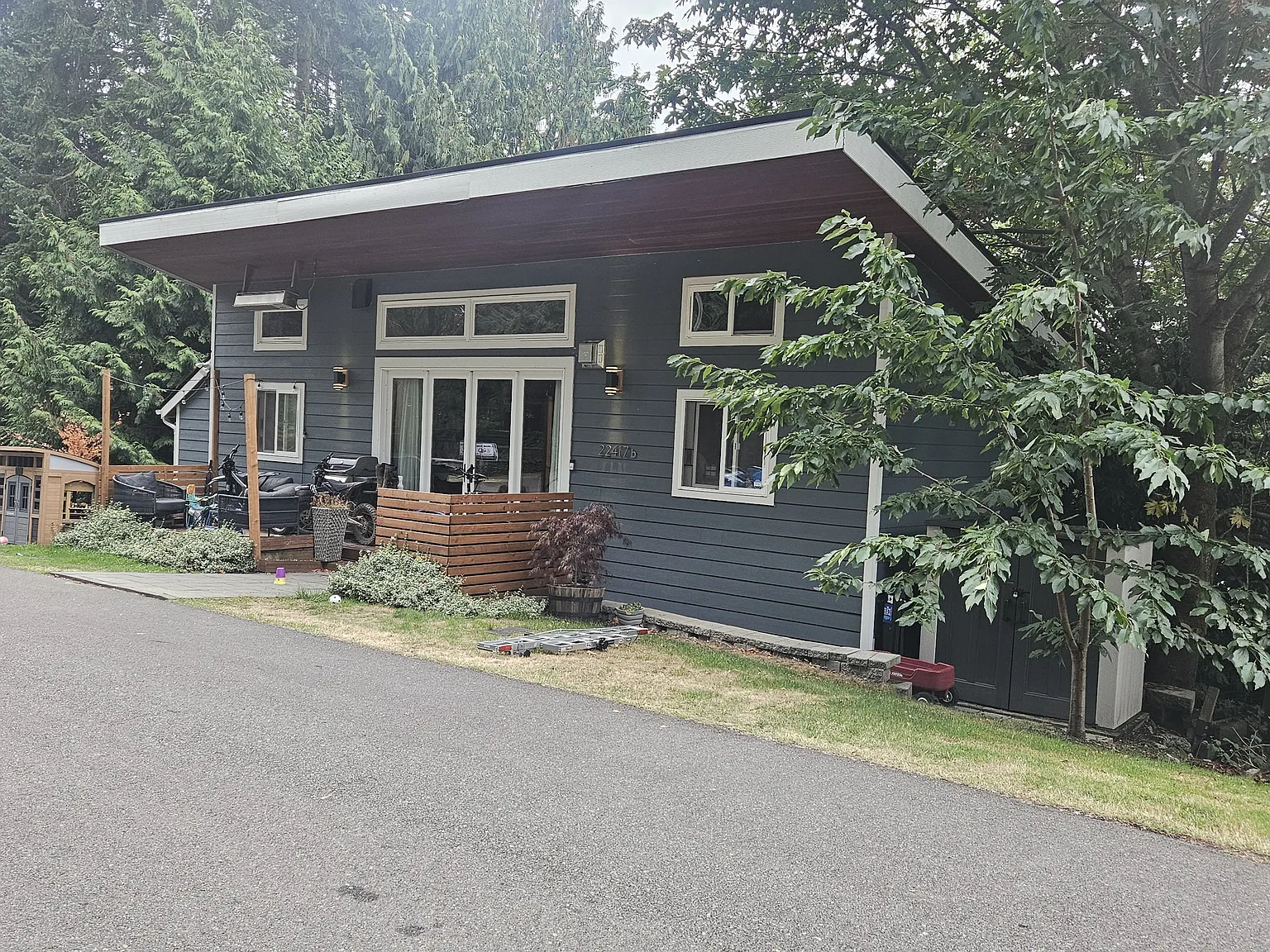 2 bed, 1.5 bath, 800 sqft, $2,400 — Photo 1