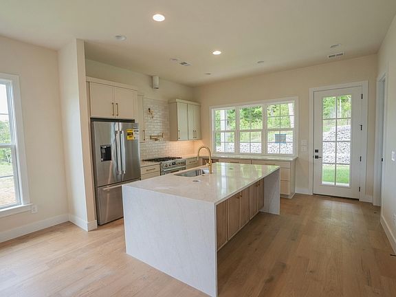 2nd image of 115 Shadow Springs Dr #115