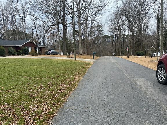 4th image of 3225 Marie Dr