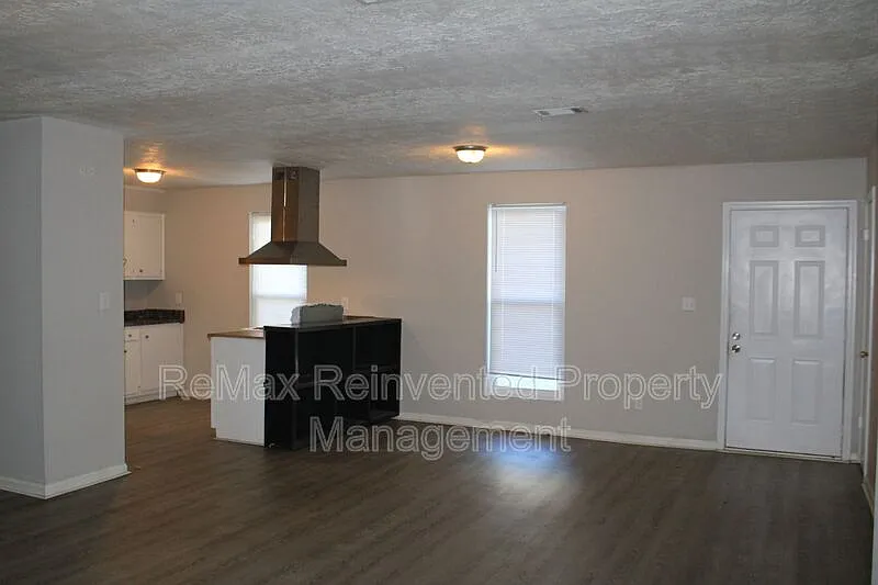 Lumpkin Terrace — Photo 3