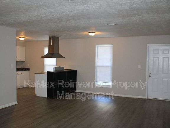 3rd image of 3109 Jennifer Ct
