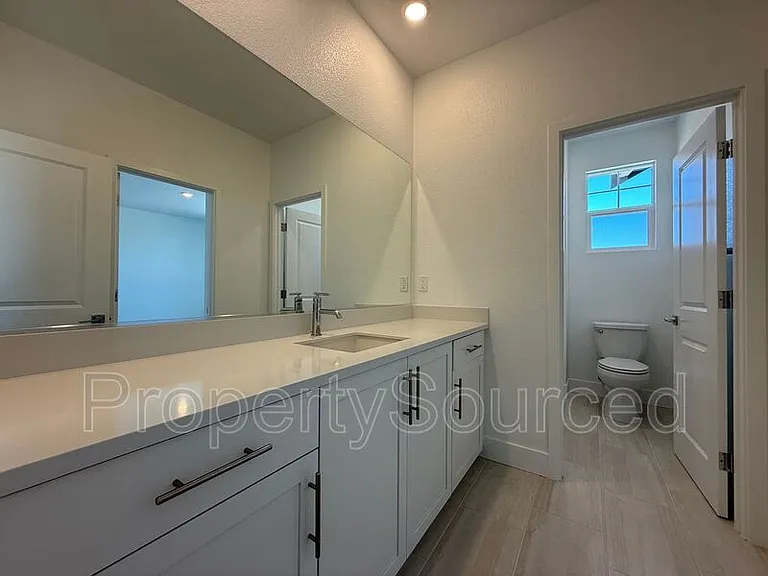 1336 N Martorella Ave — Photo 53