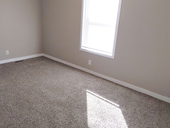 5th image of 275 Ashley Ct #275