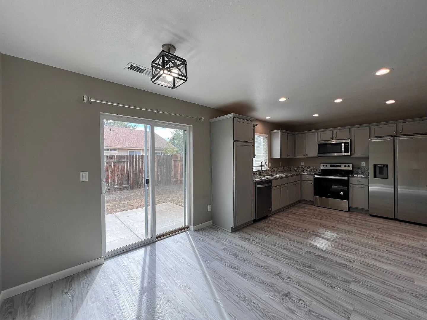 Starlite Homes LLC - 815 — Photo 3