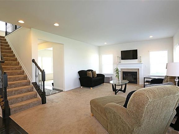 4th image of 19 Crabapple Ln