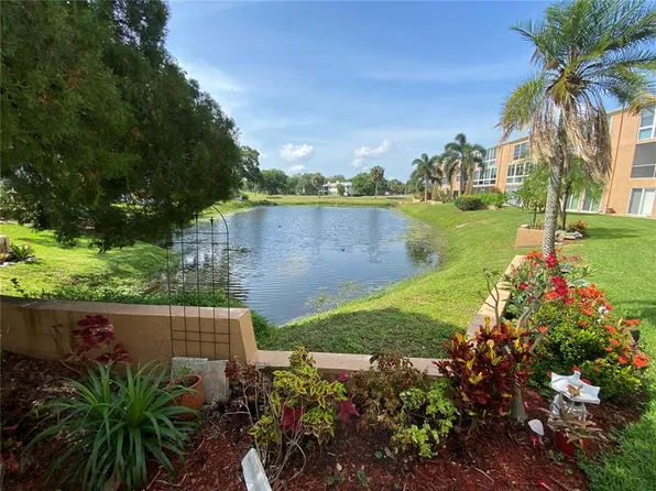 225 Country Club Dr APT B113, Largo, FL 33771