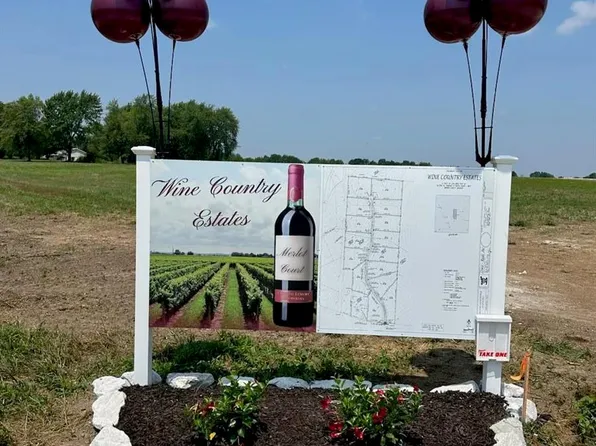 1 Merlot Ct, Wright City, MO 63390