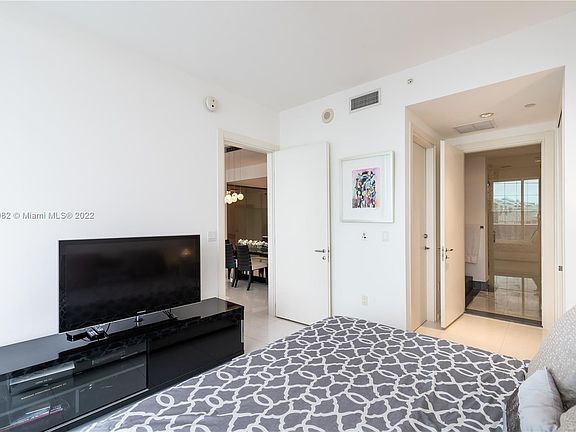 5th image of 200 Biscayne Boulevard Way APT 4711