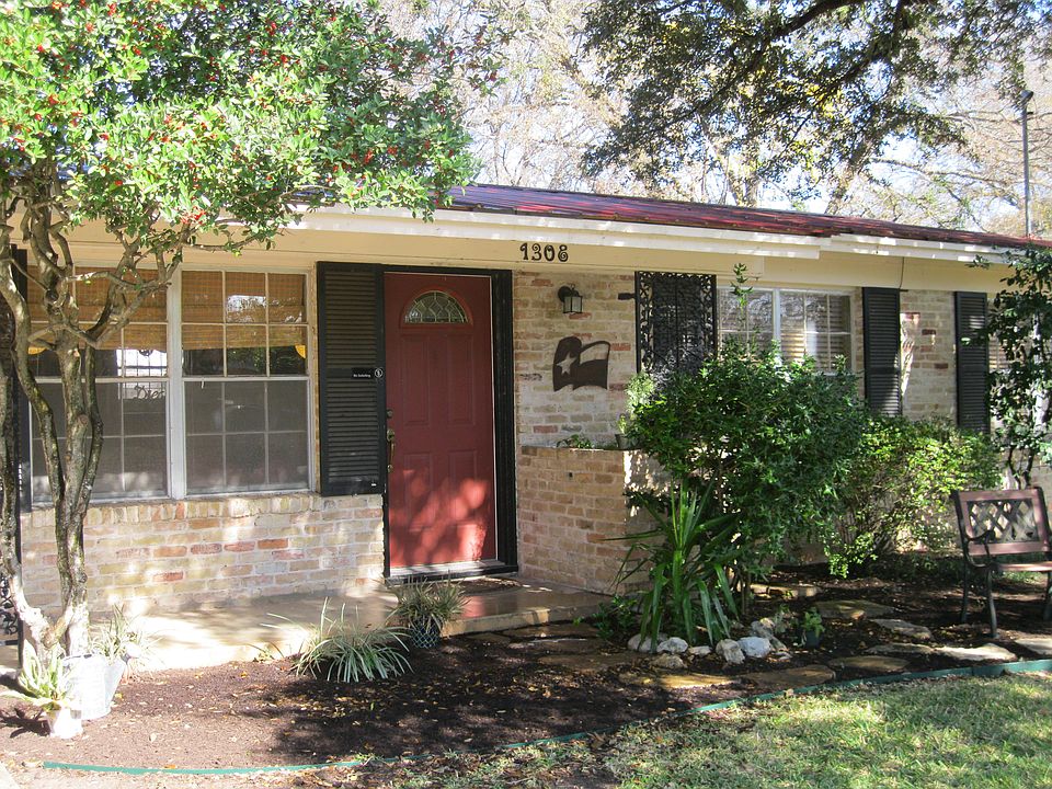 1308 Dwyce Dr.