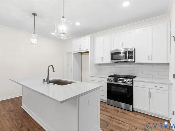6703 Blue Iris Ln, Moseley, VA 23120
