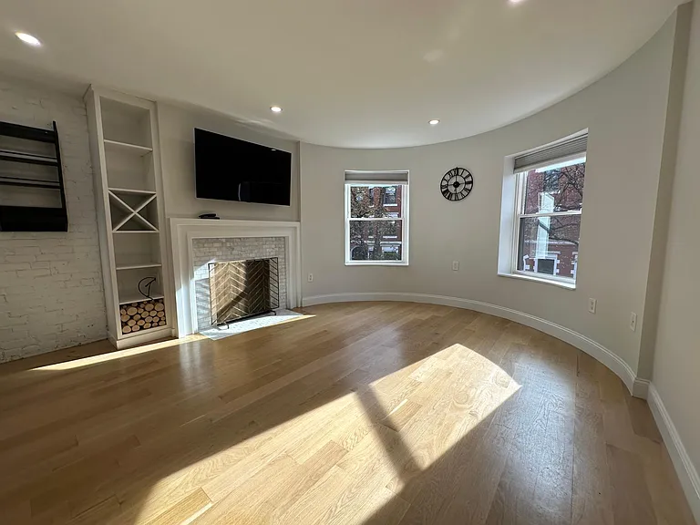 111 Gainsborough St #203 — Photo 2