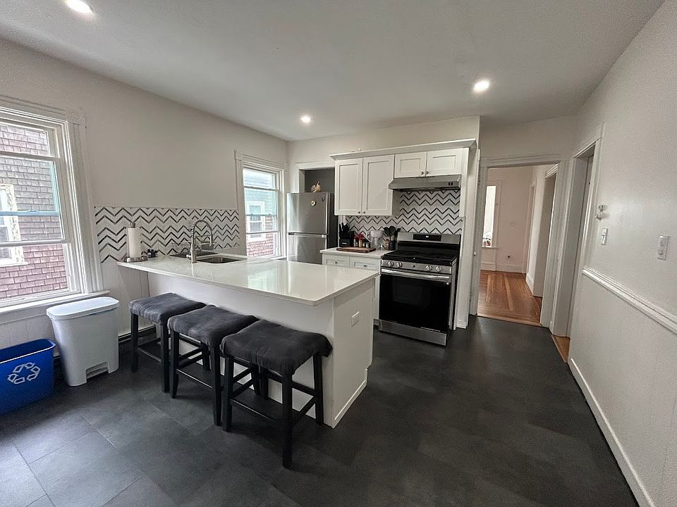 1st image of 25 Villa Ave Floor 2