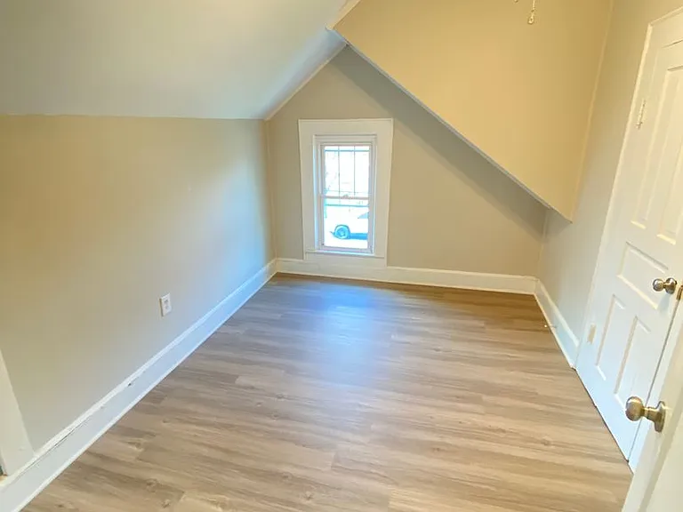 215 W Rice St — Photo 10