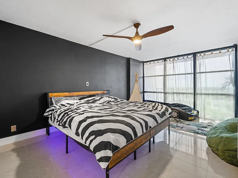 1000 Parkview Dr #1025 — Photo 8