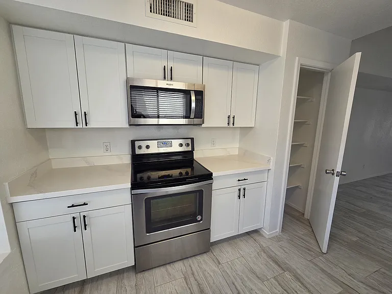 8728 W John Cabot Rd — Photo 8