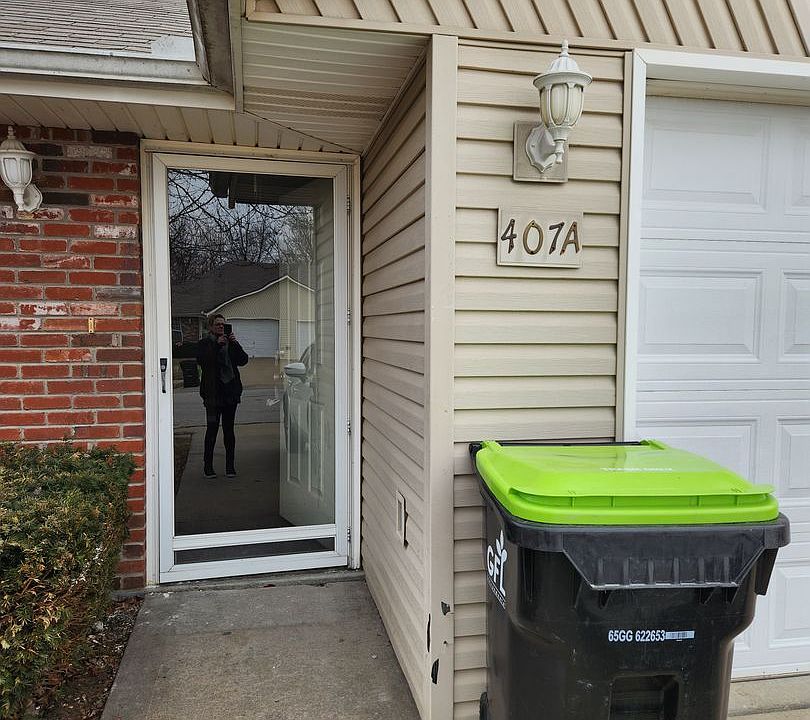 1st image of 407A SE Chelsey Ln