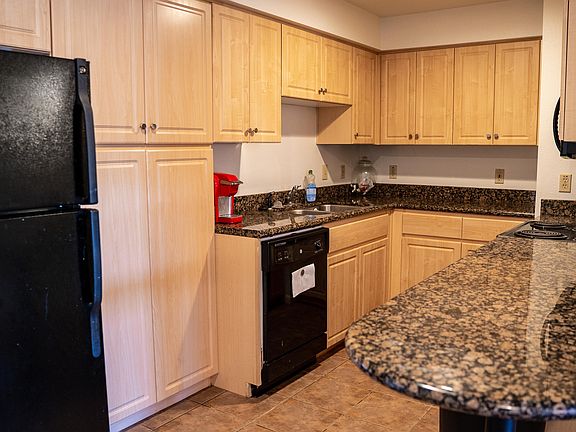 2nd image of 1005 E 8th St Unit 2010