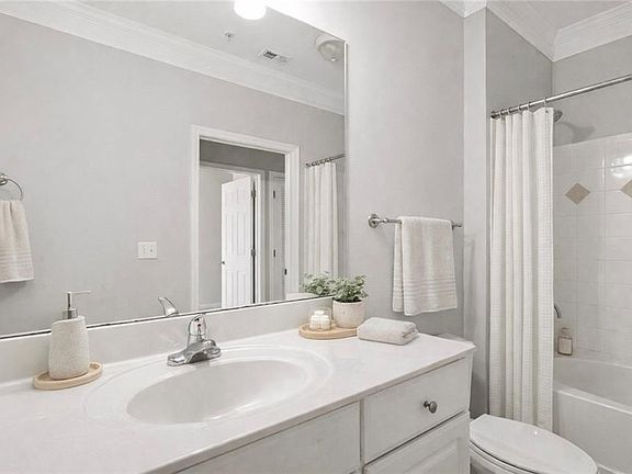 4th image of 4102 Westchester Rdg NE