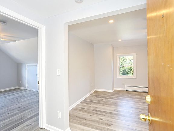 4th image of 161 Hamburg Tpke APT 3