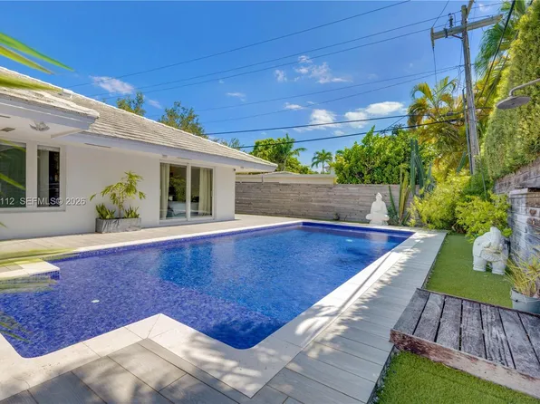 524 Warren Ln, Key Biscayne, FL 33149