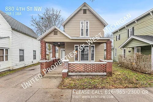 880 4th St NW Photo 1